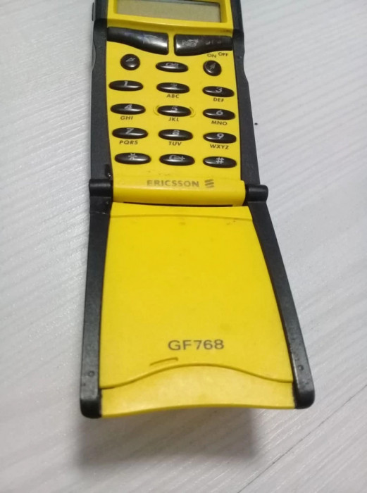 Telefon mobil ERICSSON GF768 VECHI Netestat/Necuratat/fara Incarcator,Colectie