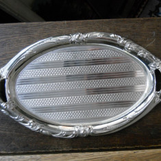 Tava ovala metal argintat,ansele si bordura decorate in relief,28x16cm