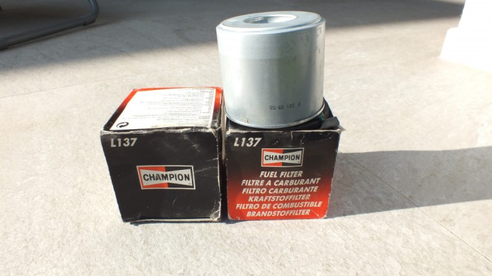 Filtru combustibil Champion L137 pentru ARO 240, Audi 80, Ford Transit.