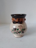 Vaza mica / cana fara toarta, ceramica (lut) motiv antropomorf, taranesc, 10cm inaltime, arta populara
