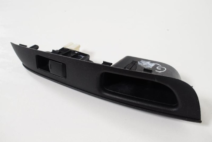 Buton geam ușă dreapta spate NISSAN NOTE E12 2013 OEM: 82960-3VW0A | 3314543