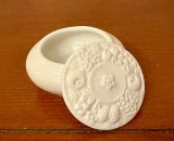 CASETA MICA DIN PORTELAN FIN D6,6CM