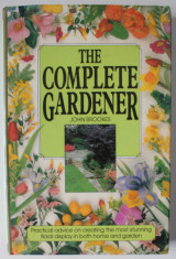 THE COMPLETE GARDENER by JOHN BROOKES , PART I and PART II , 1994 foto