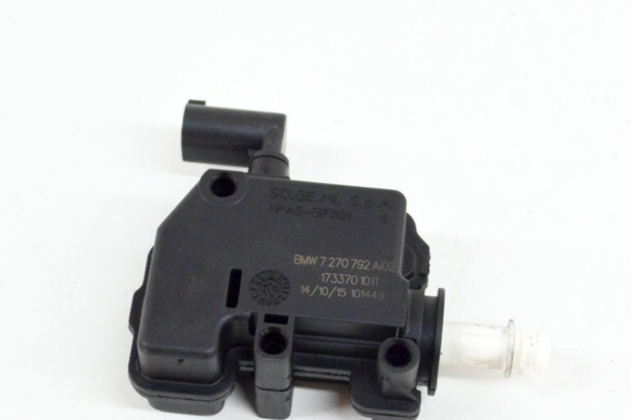 &Icirc;ncuietoare capac rezervor BMW 3 F30, F80 2015 OEM: 7270792 14429022