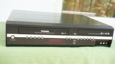 Triplu DVD recorder combo VHS si HDD Toshiba RD-XV47 stereo Hi-Fi DEFECT foto