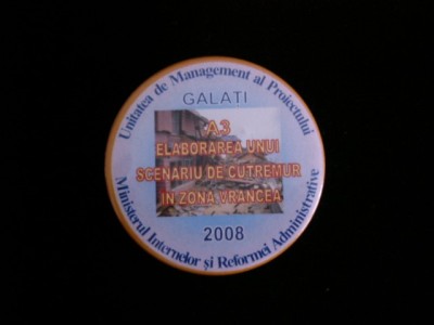 QW9 N2 9 - insigna - militar - pompieri - ISU - Galati - an 2008 foto
