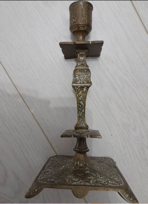 Excepțional sfeșnic vechi de bronz masiv, decorat in filigran, h 20 cm vintage