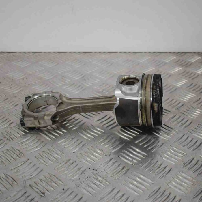 Piston TOYOTA AURIS _E15_ 2009 OEM: 13101-0R0318JB-08180