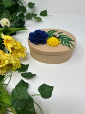 Cutie de Bijuterii din Lemn , Decor Handmade cu Flori din Fetru Albastre si Galbene