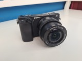 Vand Camera Mirrorless Sony A6400 (Alpha) 24.2 Mpx + Obiectiv 16-50mm + Husa + Baterie Dummy
