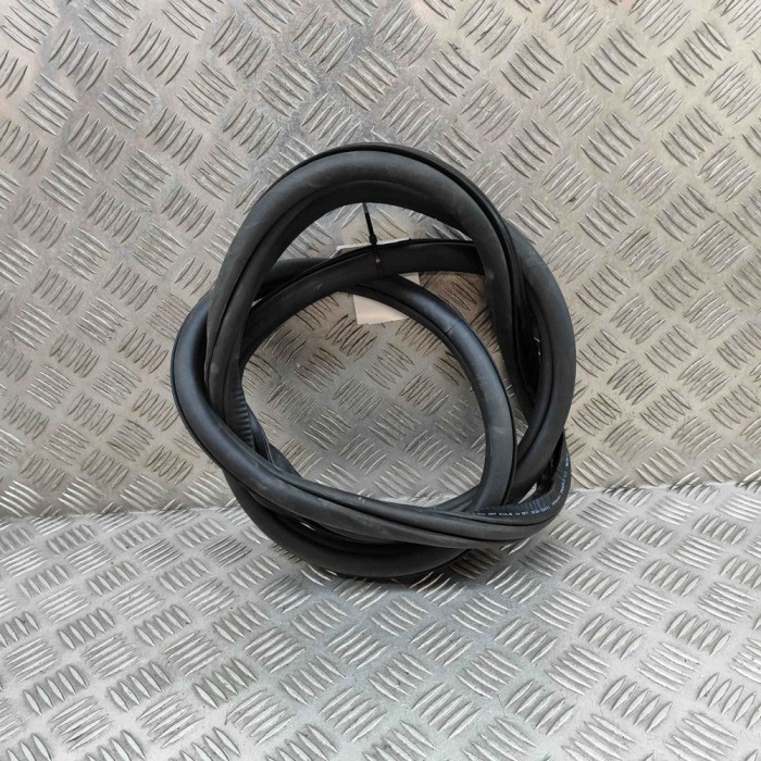 Garnitura ușă st&acirc;nga spate VW TIGUAN AD1 2021 OEM: 5NA867913B