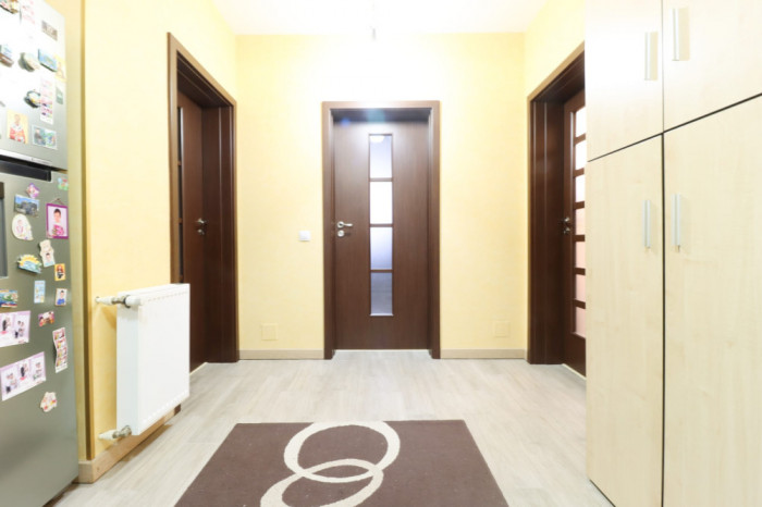 Apartament 3 camere de v&acirc;nzare