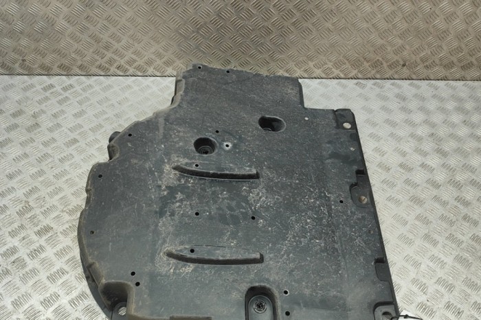 Scut motor central spate TOYOTA YARIS CROSS MXP_ 2021 OEM: 58415-0D010 | 31208235