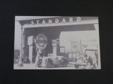 Stație de Benzină Standard Oil cu Automobile de Epocă - Carte Poștală Franța ,Necirculată, Necirculata, Printata