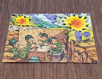 Carte Poștală Umoristică Vintage &amp;ndash; Soldați &amp;icirc;n Trench, Explozii și Cărți de Joc foto