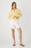 Medicine pantaloni scurți din amestec de in culoarea bej, neted, medium waist