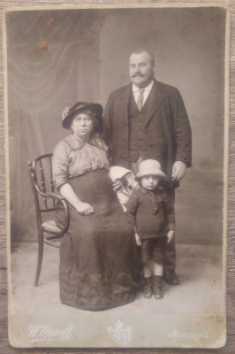 Cuplu si copil// W. Oppelt Bucuresci foto