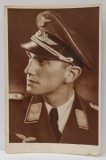 OFITER GERMAN DE AVIATIE , CU CHIPIU , FOTOGRAFIE CU DEDICATIE PE VERSO IN LIMBA GERMANA , FORMAT CARTE POSTALA , 1940