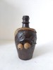 Sticlă veche vintage din ceramică, de Calvados, franceză, cu decor de măr (fara continut), 18cm inaltime