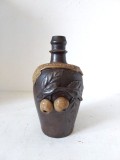 Sticlă veche vintage din ceramică, de Calvados, franceză, cu decor de măr (fara continut), 18cm inaltime