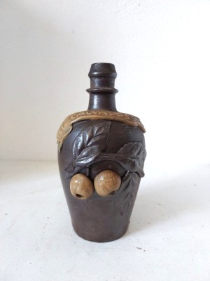 Sticlă veche vintage din ceramică, de Calvados, franceză, cu decor de măr (fara continut), 18cm inaltime foto