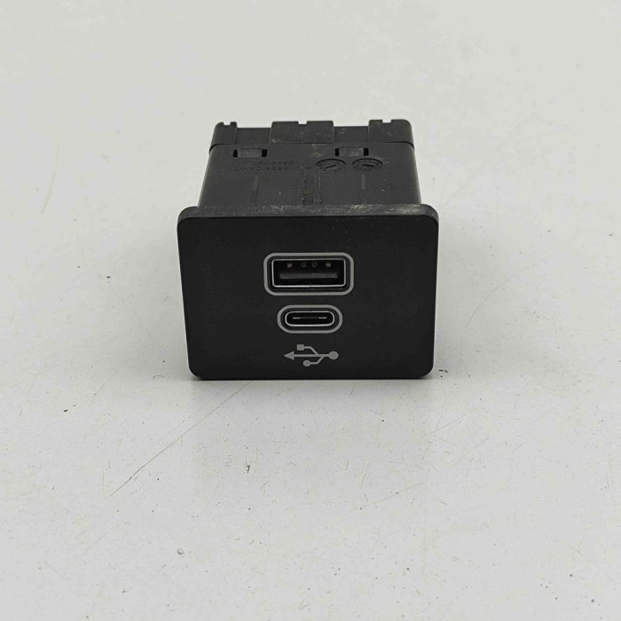 USB FORD PUMA J2K, CF7 2024 OEM: NX7T-14F014-AD | 31989229