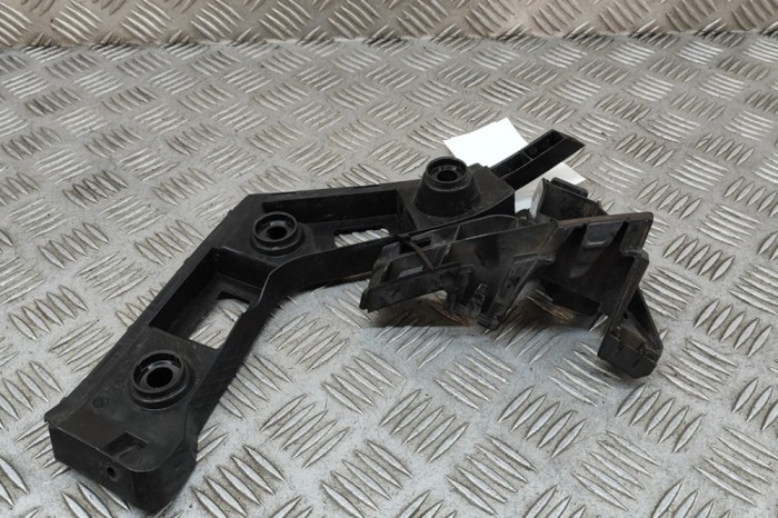 Suport bara de protecție dreapta spate VW GOLF VII 5G1, BQ1, BE1, BE2 2018 OEM: 5G6807394A,5G6807394B 27292713