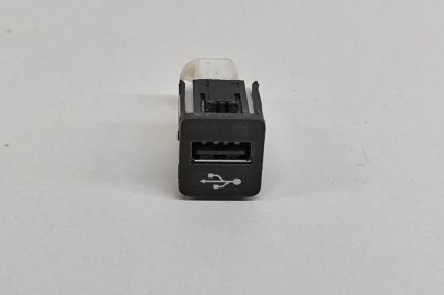USB BMW X3 G01, F97 2021 OEM: 9229294 22342137 foto