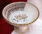 CENTRU DE MASA BOMBONIERA CU PICIOR PORTELAN IMPLETIT CU DECOR FLORAL 18.5 CM