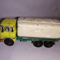 bnk jc Matchbox 25c Bedford Petrol Tanker