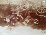 fotografie veche , o plmbare cu sareta la mosie , anii 1920, Romania Regala