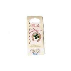 Martisor tip brosa cu model potcoava cu perle si trifoi verde pentru 1 si 8 martie
