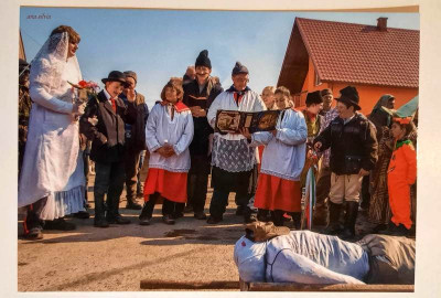 VEDERE ,,FARSANGOLOK. HARGITA MEGYEI FARSANGBUCSUZTATO&amp;quot; KEPESLAP - CSIKBORZSOVA foto