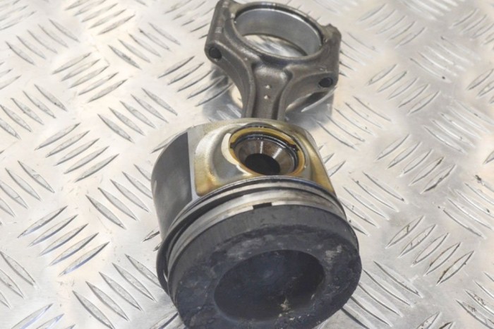 Piston VOLVO XC60 2011 OEM: 31272195,31401216 13303684