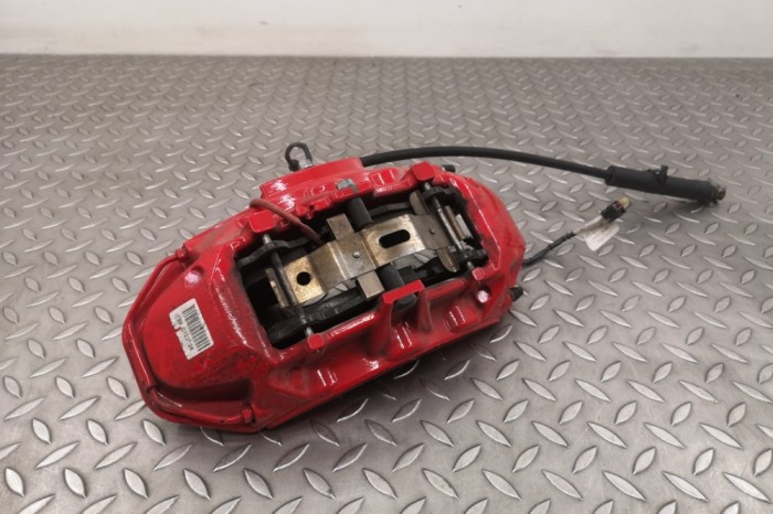Etrier de fr&acirc;nă dreapta față CHEVROLET CORVETTE C7 2015 OEM: 84200802 26277788