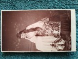 Fotografie exceptionala anul 1878 , doamna in vesmant cu fir de argint . Pe verso inscrisuri olografe