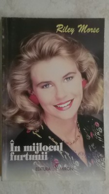 Riley Morse - In mijlocul furtunii (vezi detalii pentru livrare in tara) foto