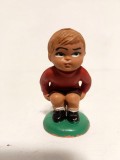 Figurine caganer din Catalonia, Spania, tradiție neobișnuită de Crăciun, baiat