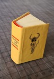 Cumpara ieftin Carte miniatura coperti piele, 304 pag: &quot;Blestemat și legat [de vraja]: Cuvinte de ocară din limba noastră dragă, &icirc;mpreună cu un apendice&quot;, Berlin &#039;84, 1984