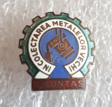 Insigna - Fruntas in colectarea metalelor vechi RSR - L1, Romania de la 1950