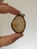 Pandantiv Agat Felie Alb Aramiu, Margine Electroplacata, 4cm - Bijuterie Vintage Agata Geoda