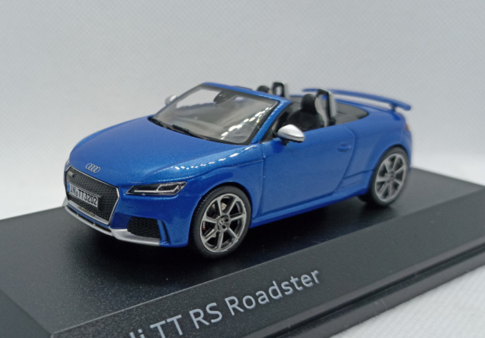 Macheta Audi TT RS Roadster - iScale 1/43