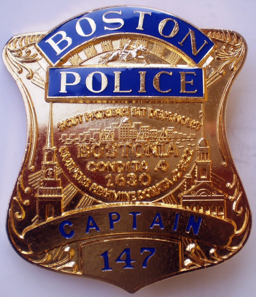 M.019 INSIGNA POLITIE CAPITAN USA SUA BOSTON POLICE CAPTAIN 147 REPLICA  GODE | arhiva Okazii.ro