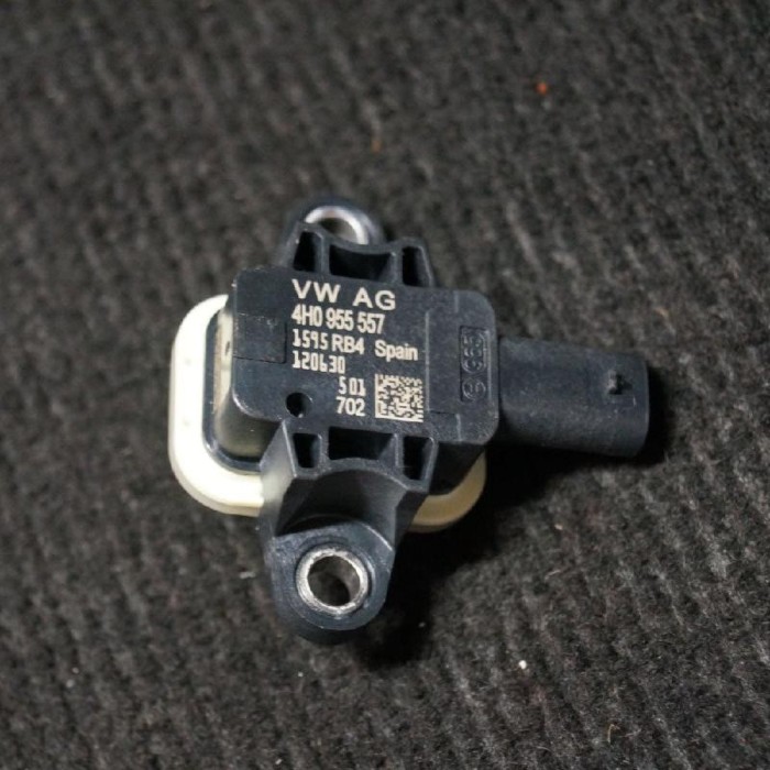 Senzor de impact dreapta față AUDI A6 4G2, C7, 4GC 2012 OEM: 4H0955557 2134916