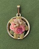 PANDANTIV VINTAGE DIN METAL AURIU CU MODEL FLORAL DIN PORȚELAN LUCRAT MANUAL