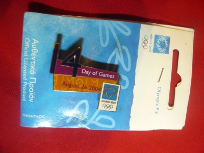 Insigna Oficiala Olimpiada de la Atena 2004 ,metal si email ,L= 3cm ,etui origin foto
