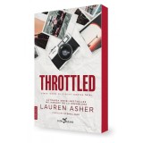 Throttled (primul volum al seriei &bdquo;Iubire pe circuit&rdquo;)
