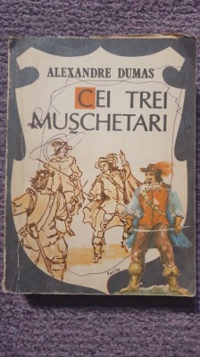 Cei trei muschetari, Alexandre Dumas, Facla 1988, 648 pag, stare buna foto