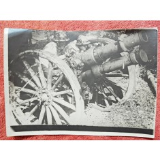 Fotografie, pe campul de lupta, tun din primul razboi mondial