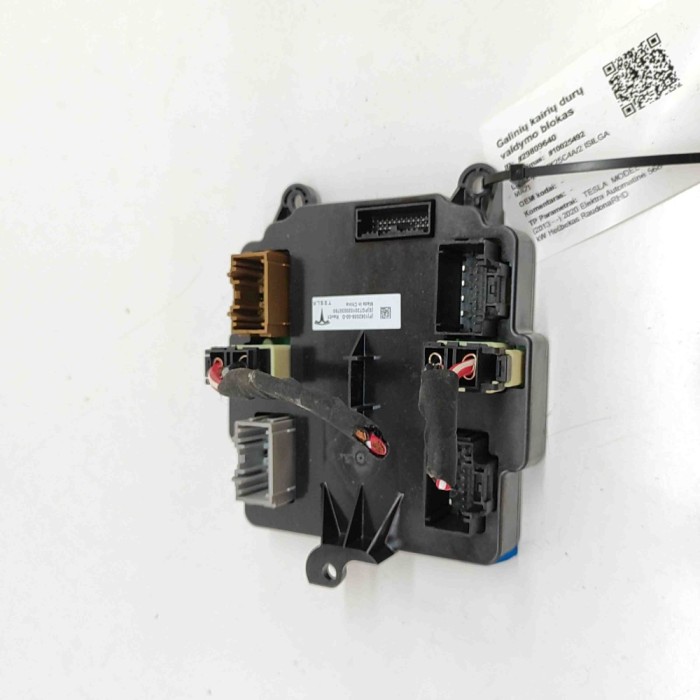 Modul de control ușă st&acirc;nga spate TESLA MODEL X 2020 OEM: 1062056-00-D 29809640